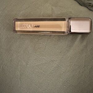 About face THE ILLUSIONIST Skin-Focused Concealer l1 neutral